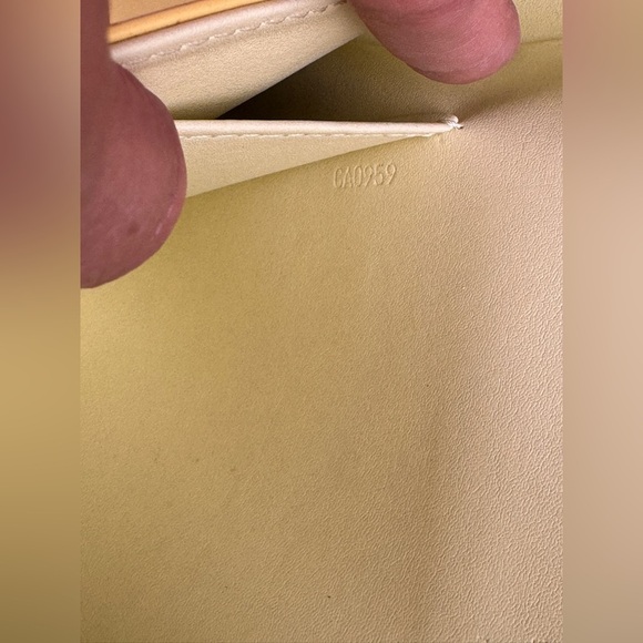 LOUIS VUITTON VERNIS THOMPSON STREET SHOULDER BAG BEIGE/YELLOW - Picture 15 of 16